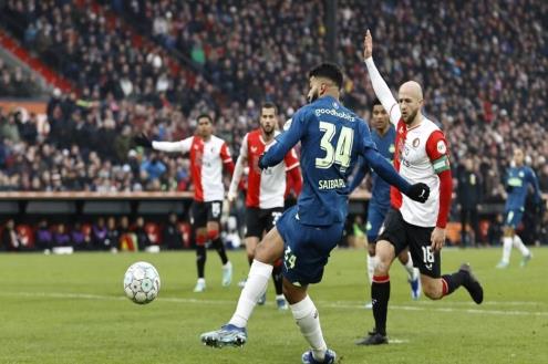 آيندهوفن يهزم فينورد ويبتعد بصدارة الدوري الهولندي